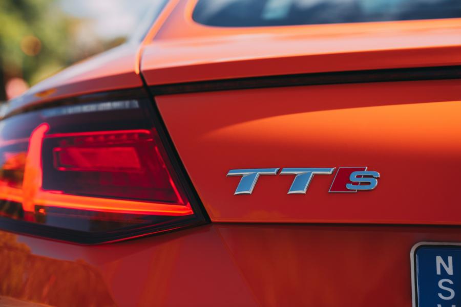 Логотип Audi TTS Coupe (8S) 2019 года  (AU) (фото 23 из 40)